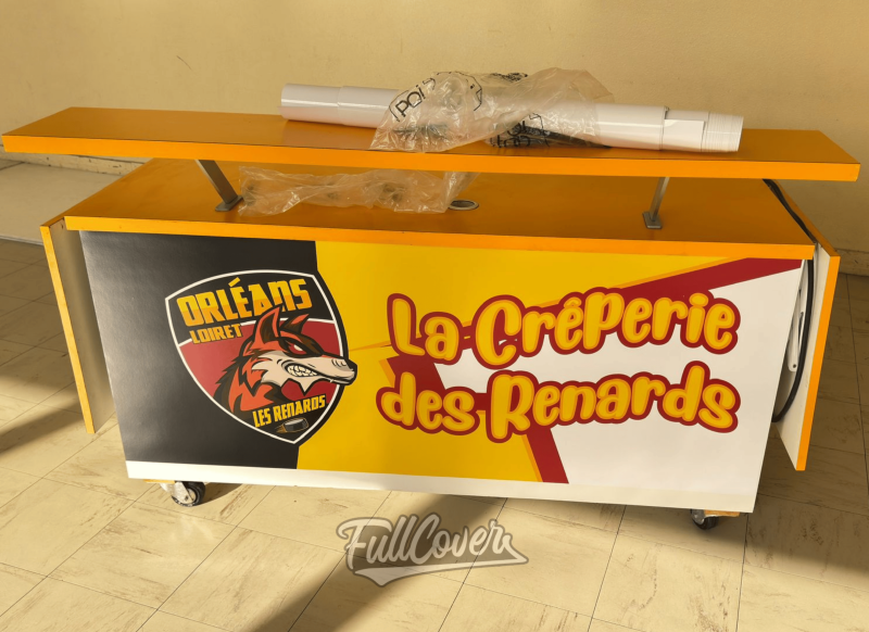 Pose de films décoratifs sur le bar et la table du vestiaire du club Les Renards à 45750 Saint-Pryvé-Saint-Mesmin près d’Orléans