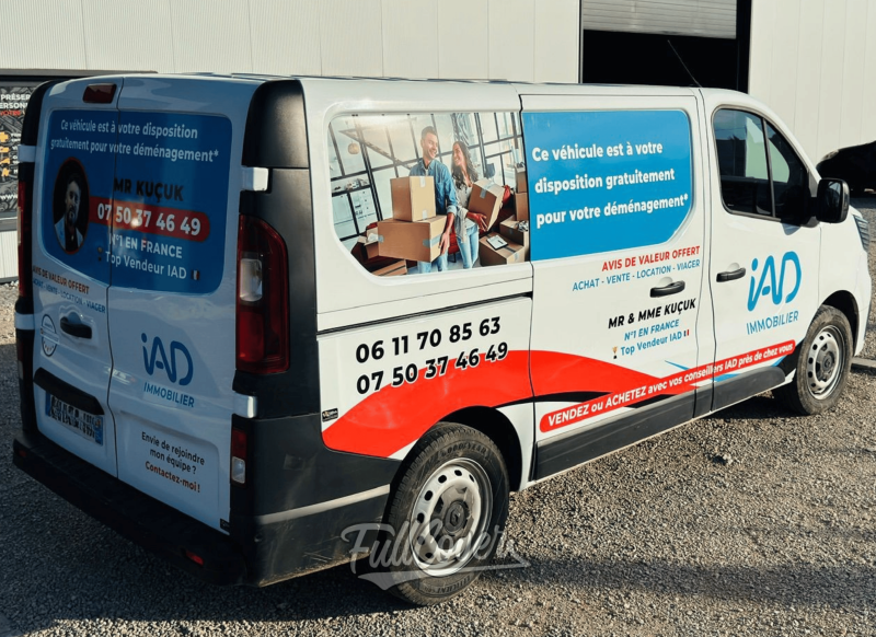 Marquage publicitaire sur camion Renault pour IAD Immobilier réalisé à 45750 Saint-Pryvé-Saint-Mesmin