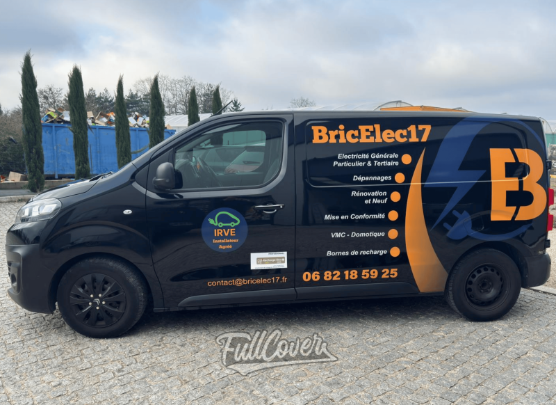 Marquage publicitaire sur camion BricElec17 réalisé à 45750 Saint-Pryvé-Saint-Mesmin pour visibilité professionnelle près d’Angoulins