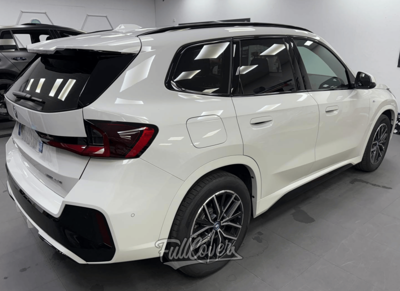 Pose de vitres teintées sur le 3/4 arrière de BMW X1 près de Saint-Pryvé-Saint-Mesmin