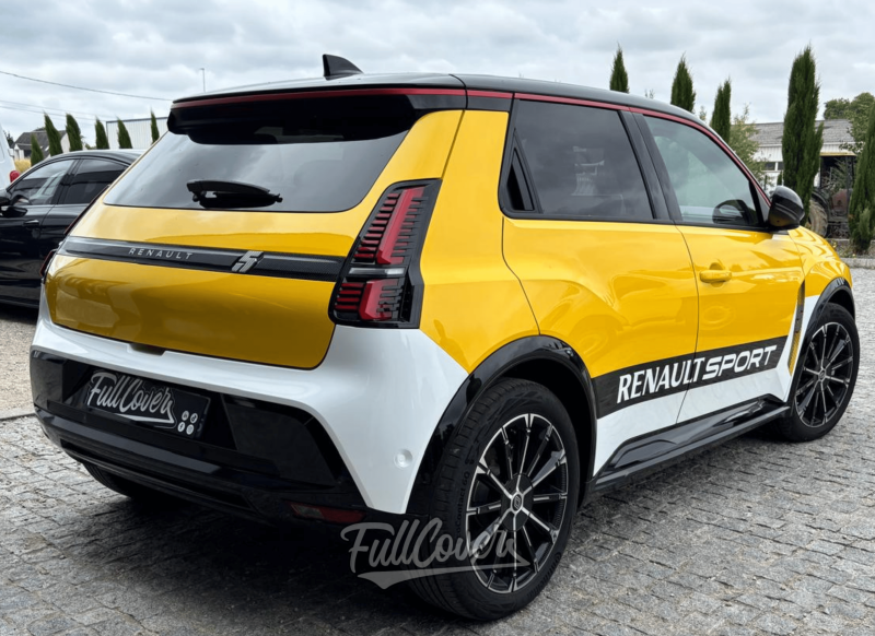 Personnalisation Renault 5 avec films noirs et blancs brillants Arlon près de Saint-Pryvé-Saint-Mesmin