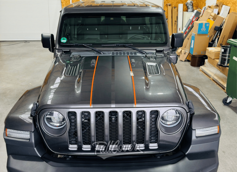 Personnalisation complète de Jeep avec film 3M noir mat et bandes Avery Dennison près de Saint-Pryvé-Saint-Mesmin