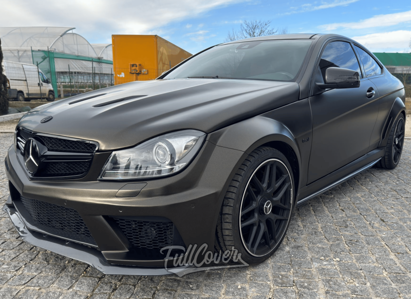 Covering total Mercedes C63 AMG Black Series avec film Satin Dust Gold 3M près de Saint-Pryvé-Saint-Mesmin