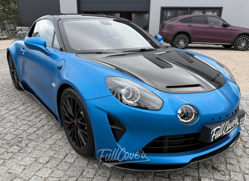Pose de film PPF sur Alpine A110 bleu mat avec finition satinée SunTek réalisée à Orléans 45