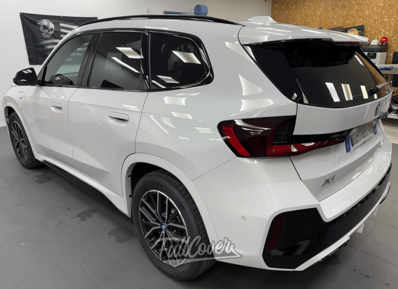 Pose de vitres teintées sur le 3/4 arrière de BMW X1 près de Saint-Pryvé-Saint-Mesmin