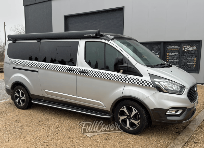 Personnalisation imprimée complète sur van Ford pour un rendu professionnel près de Saint-Pryvé-Saint-Mesmin