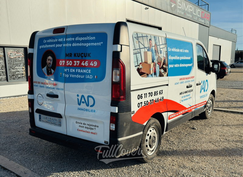 Marquage publicitaire sur camion Renault pour IAD Immobilier réalisé à 45750 Saint-Pryvé-Saint-Mesmin