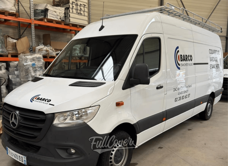 Marquage publicitaire sur deux camions Mercedes pour l’entreprise BARCO à 45750 Saint-Pryvé-Saint-Mesmin