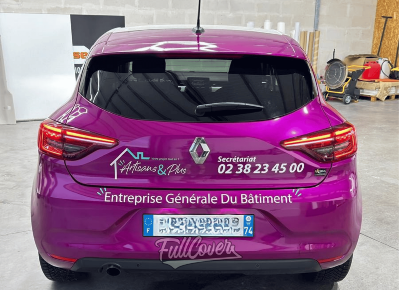 Marquage publicitaire sur nouvelle Renault Clio pour Artisans et Plus à 45750 Saint-Pryvé-Saint-Mesmin