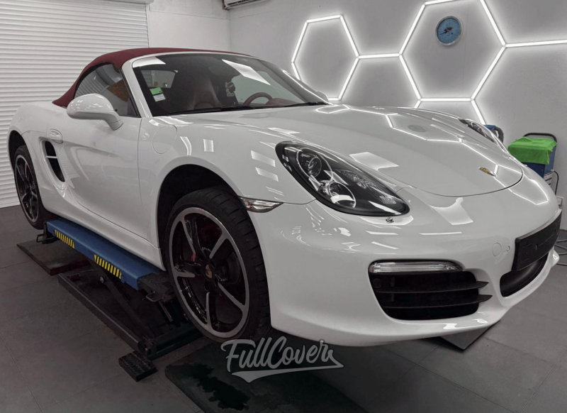 Pose de film de protection carrosserie PPF sur face avant et bas de caisse de Porsche Boxster près de Saint-Pryvé-Saint-Mesmin