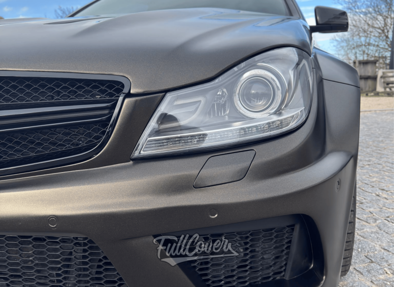 Covering total Mercedes C63 AMG Black Series avec film Satin Dust Gold 3M près de Saint-Pryvé-Saint-Mesmin