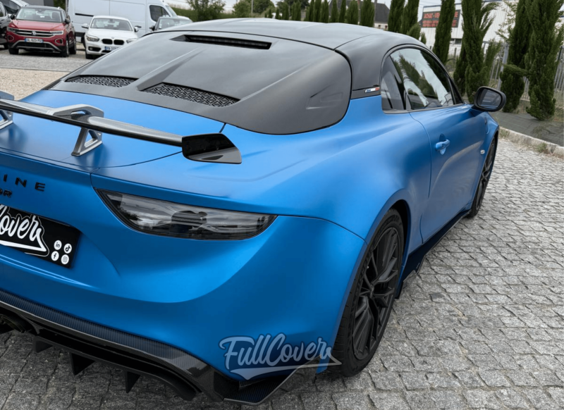 Pose de film PPF sur Alpine A110 bleu mat avec finition satinée SunTek réalisée à Orléans 45