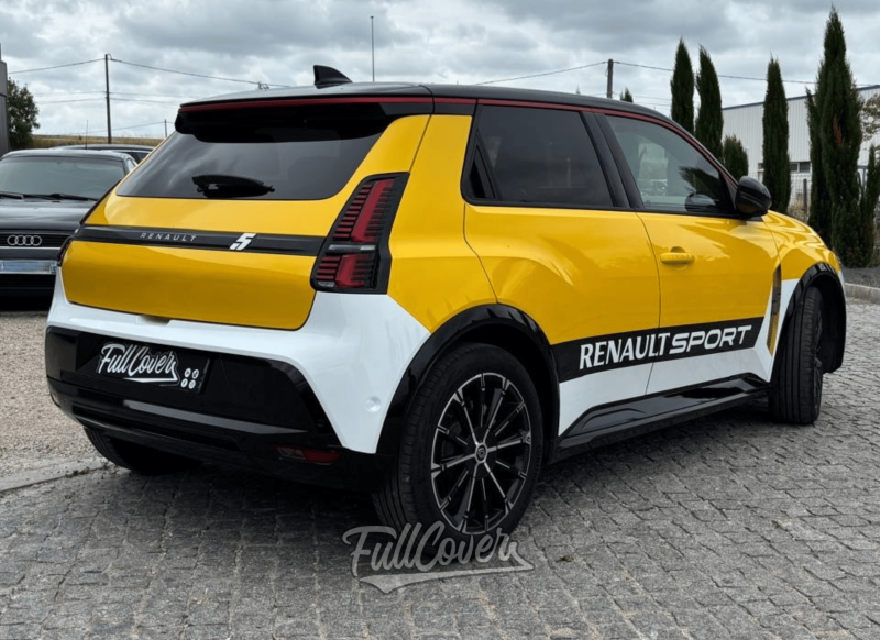 Personnalisation Renault 5 avec films noirs et blancs brillants Arlon près de Saint-Pryvé-Saint-Mesmin