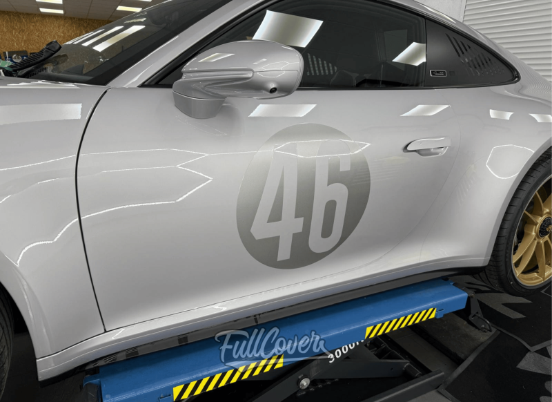 Pose de film de protection carrosserie PPF sur Porsche 911 pour protection invisible et durable près de Saint-Pryvé-Saint-Mesmin