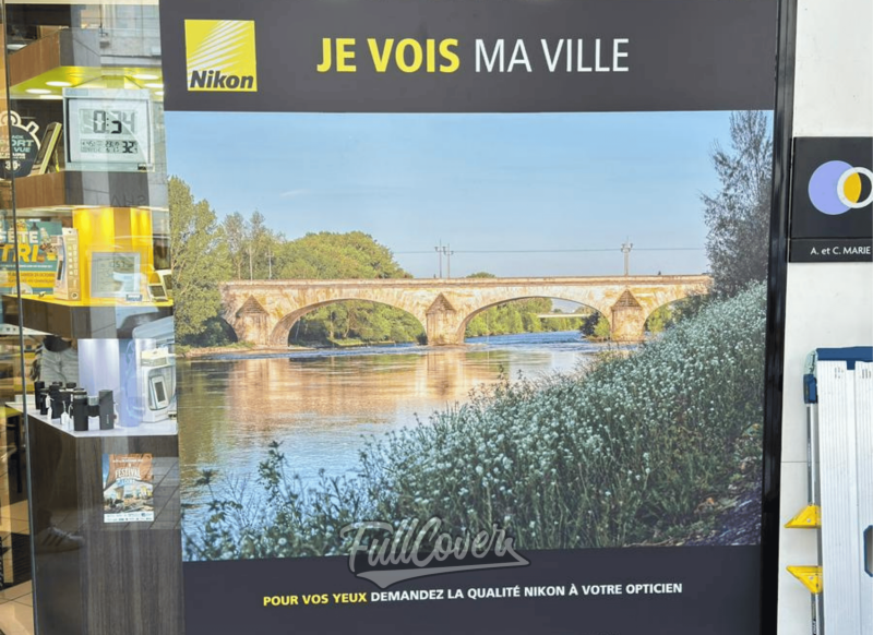 Création et pose de vitrophanie sur vitrine Optic 2000 à 45750 Saint-Pryvé-Saint-Mesmin pour image professionnelle soignée