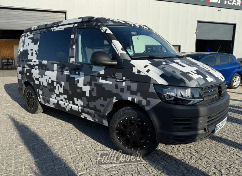 Covering total sur Volkswagen T6.1 avec film mat haut de gamme Avery Dennison réalisé à Orléans