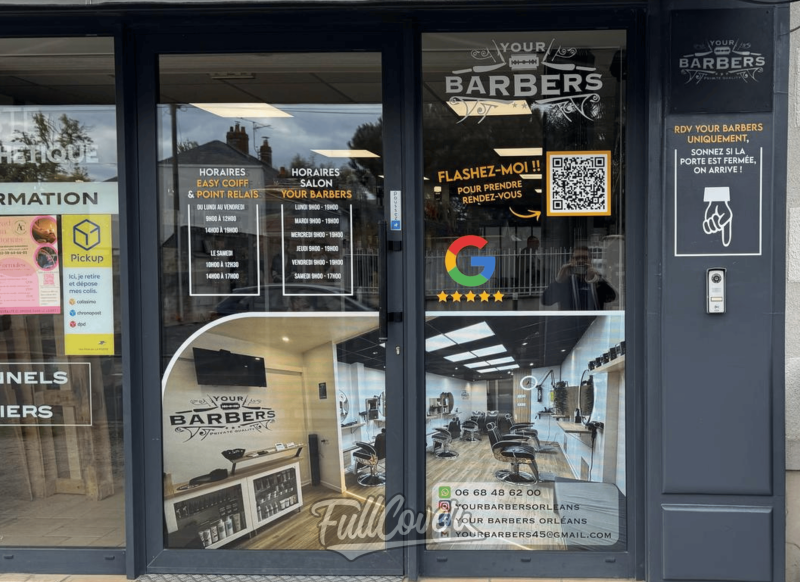 Pose de vitrophanie micro-perforée sur vitrines de commerce pour marquage publicitaire de Your Barbers à Orléans