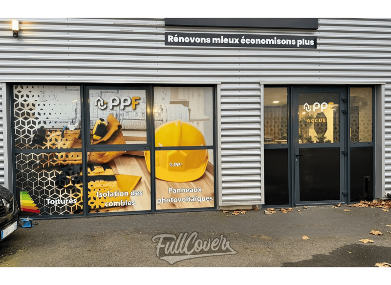 Pose d'un micro-perforé sur la façade vitrée de PPF 45 Loiret près d’Orléans