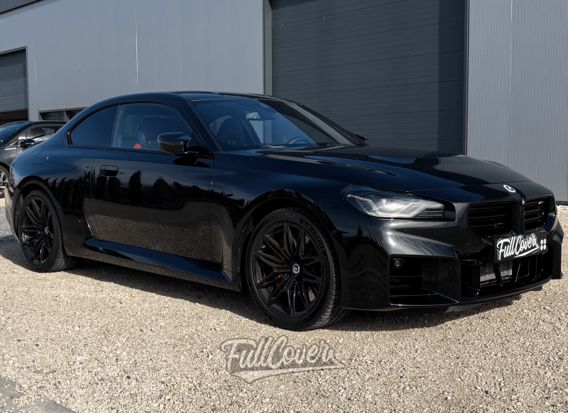 Pose complète de PPF sur BMW M2 noire brillante à Orléans