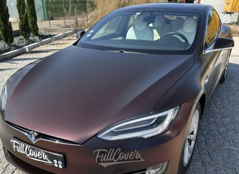 Tesla Model S face avant