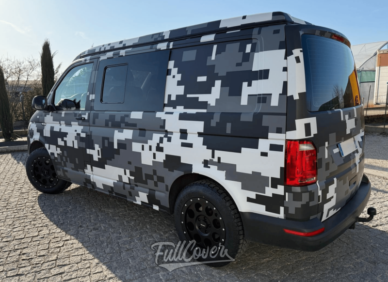 Covering total sur Volkswagen T6.1 avec film mat haut de gamme Avery Dennison réalisé à Orléans