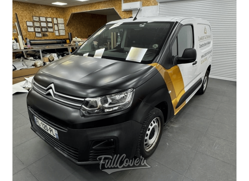 Marquage publicitaire sur utilitaire pour Lambert & Doisneau avec pose sur mesure professionnelle à Orléans