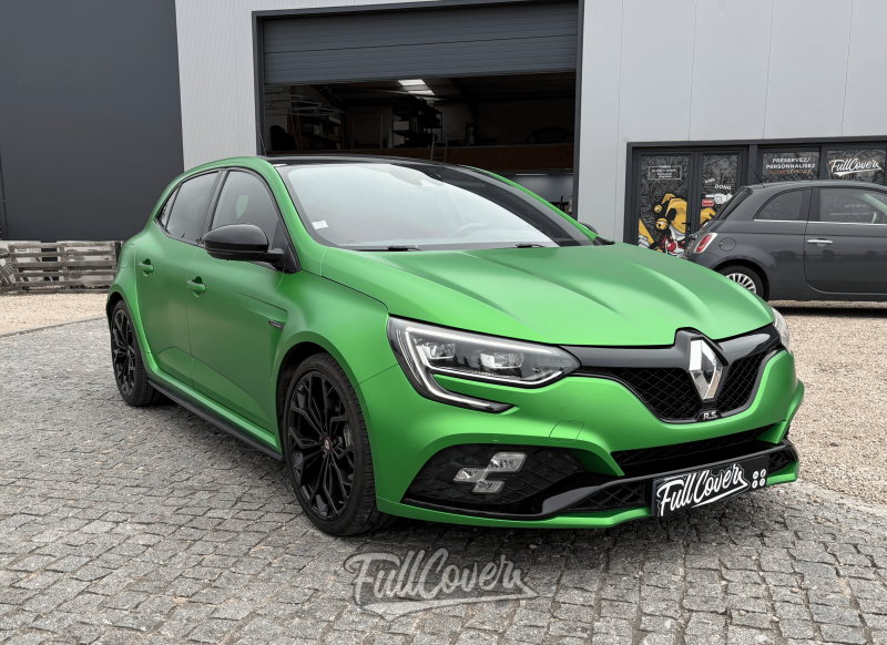 Covering total Satin Scream Green Metallic Arlon sur Renault Mégane posé à Saint-Pryvé-Saint-Mesmin avec collaboration