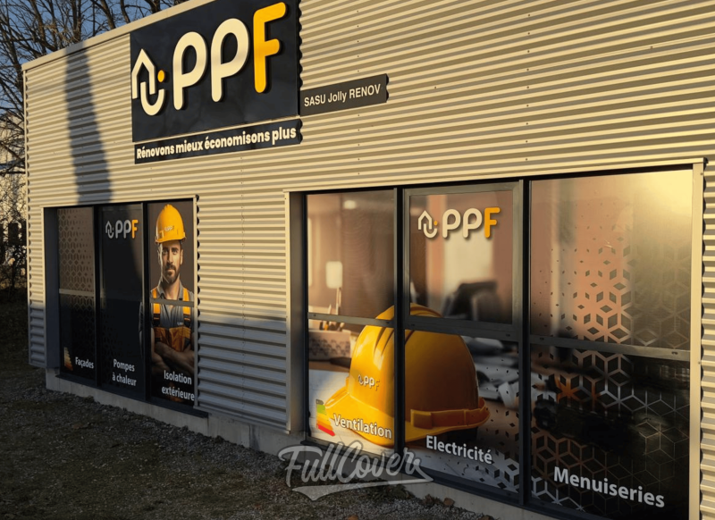 Pose d'un micro-perforé sur la façade vitrée de PPF 45 Loiret près d’Orléans