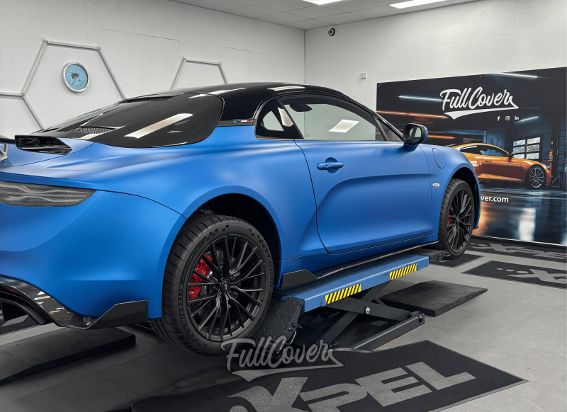 Pose de film PPF sur Alpine A110 bleu mat avec finition satinée SunTek réalisée à Orléans 45