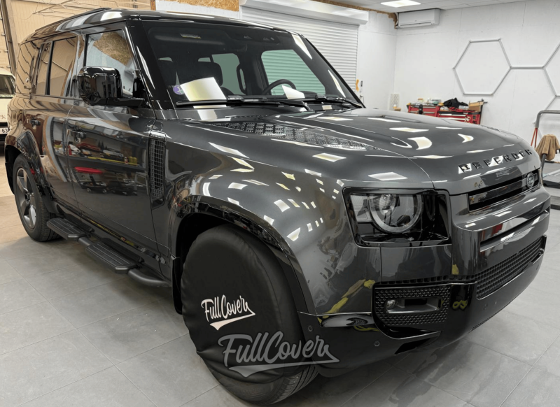 Film de protection carrosserie PPF partiel sur Land Rover Defender pour protection intégrale près d’Orléans Loiret