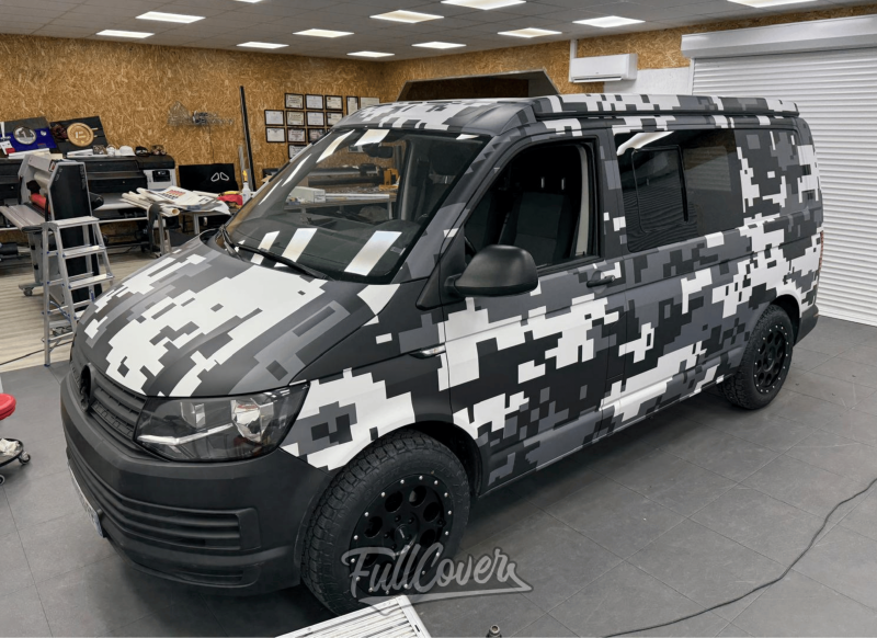 Covering total sur Volkswagen T6.1 avec film mat haut de gamme Avery Dennison réalisé à Orléans