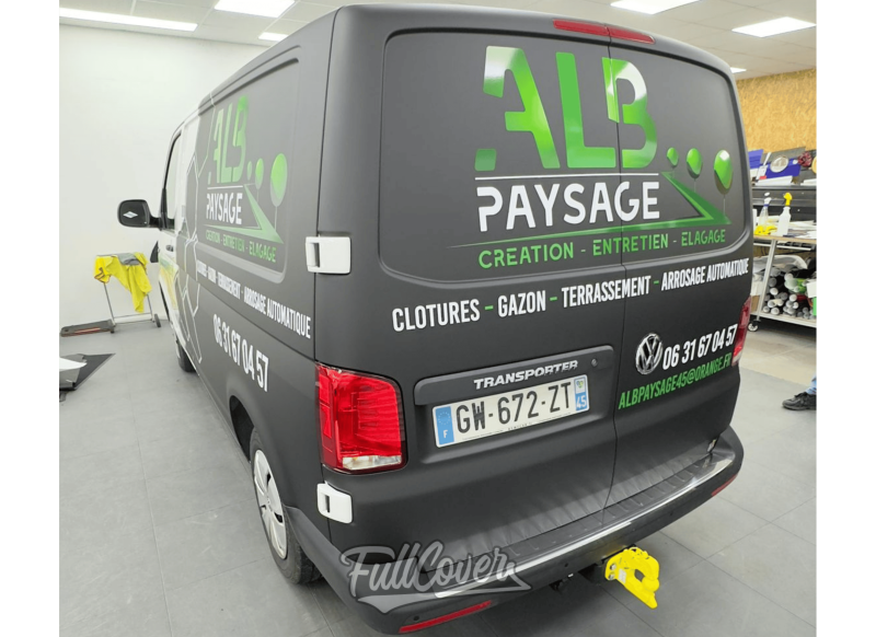 Marquages publicitaires personnalisés sur utilitaire professionnel pour l’entreprise ALB Paysage réalisés à Orléans dans le Loiret
