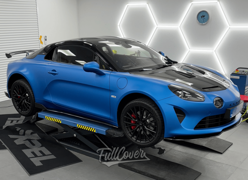 Pose de film PPF sur Alpine A110 bleu mat avec finition satinée SunTek réalisée à Orléans 45