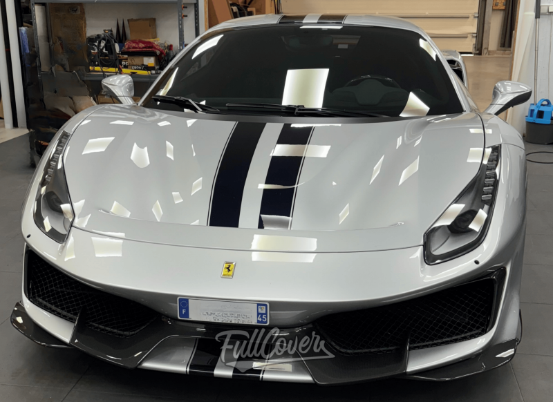 Remplacement film de protection carrosserie PPF sur rétroviseur Ferrari 488 Pista près d’Orléans Loiret