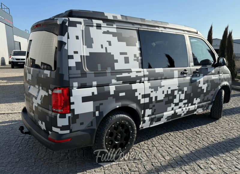 Covering total sur Volkswagen T6.1 avec film mat haut de gamme Avery Dennison réalisé à Orléans