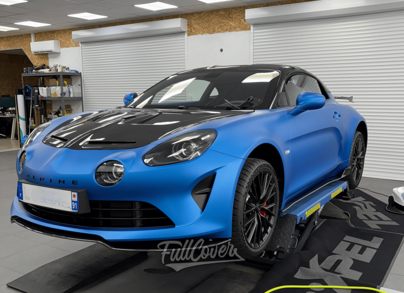 Pose de film PPF sur Alpine A110 bleu mat avec finition satinée SunTek réalisée à Orléans 45