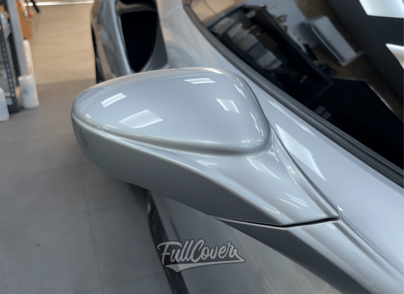Remplacement film de protection carrosserie PPF sur rétroviseur Ferrari 488 Pista près d’Orléans Loiret