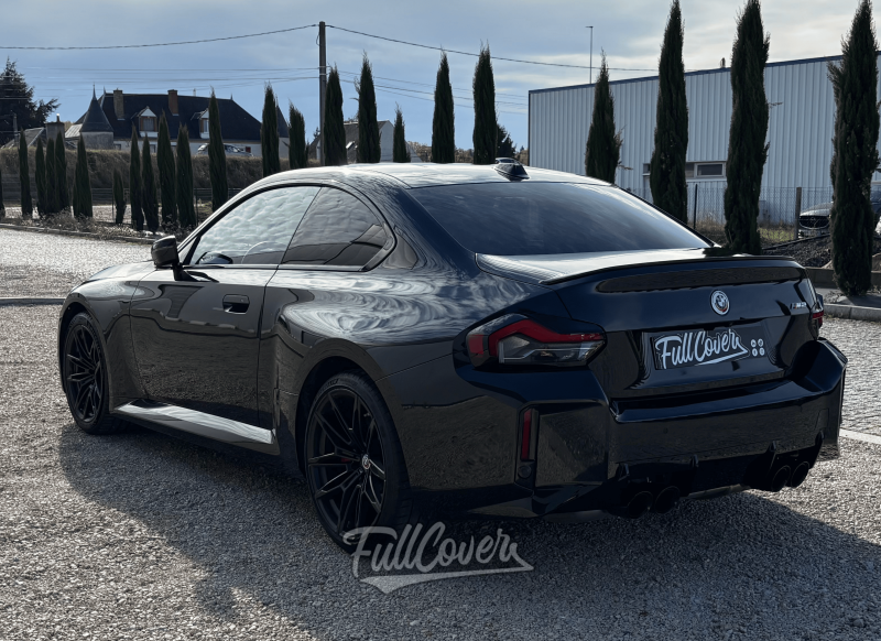 Pose complète de PPF sur BMW M2 noire brillante à Orléans