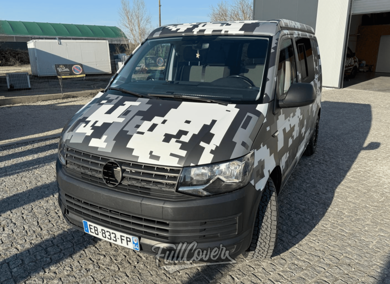Covering total sur Volkswagen T6.1 avec film mat haut de gamme Avery Dennison réalisé à Orléans