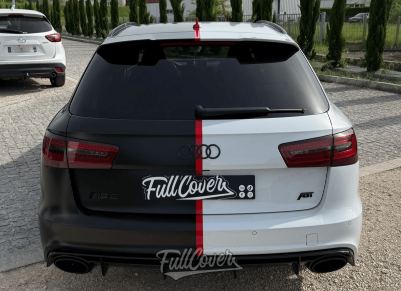 Covering bicolore sur Audi RS6 avec films Arlon Black Satin et White posé à Saint-Pryvé-Saint-Mesmin