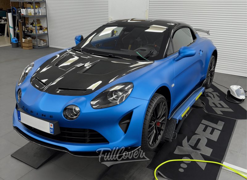 Pose de film PPF sur Alpine A110 bleu mat avec finition satinée SunTek réalisée à Orléans 45