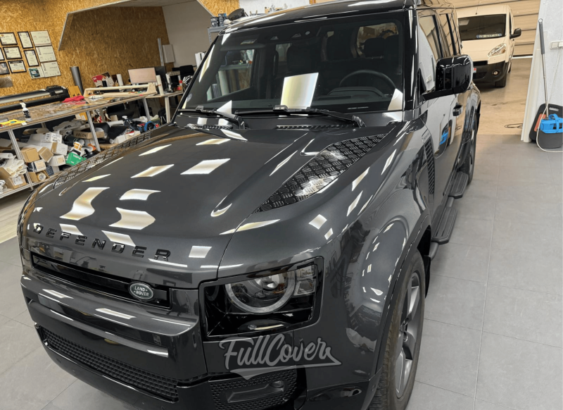 Film de protection carrosserie PPF partiel sur Land Rover Defender pour protection intégrale près d’Orléans Loiret