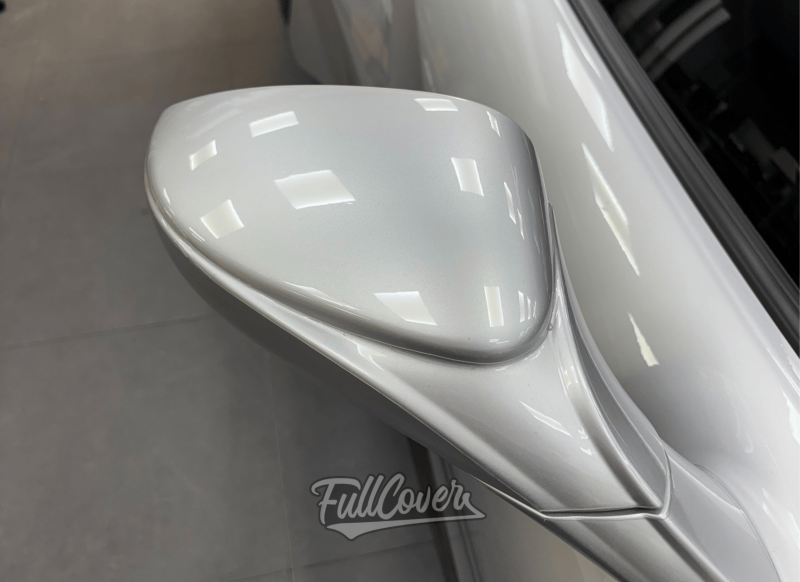 Remplacement film de protection carrosserie PPF sur rétroviseur Ferrari 488 Pista près d’Orléans Loiret